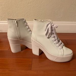 JC Play white platform chunk heel boots size 7